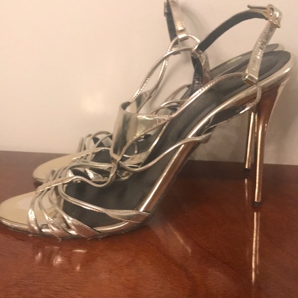 Oscar de la Renta Shoes - Oscar de la renta heels size 41 metallic silver